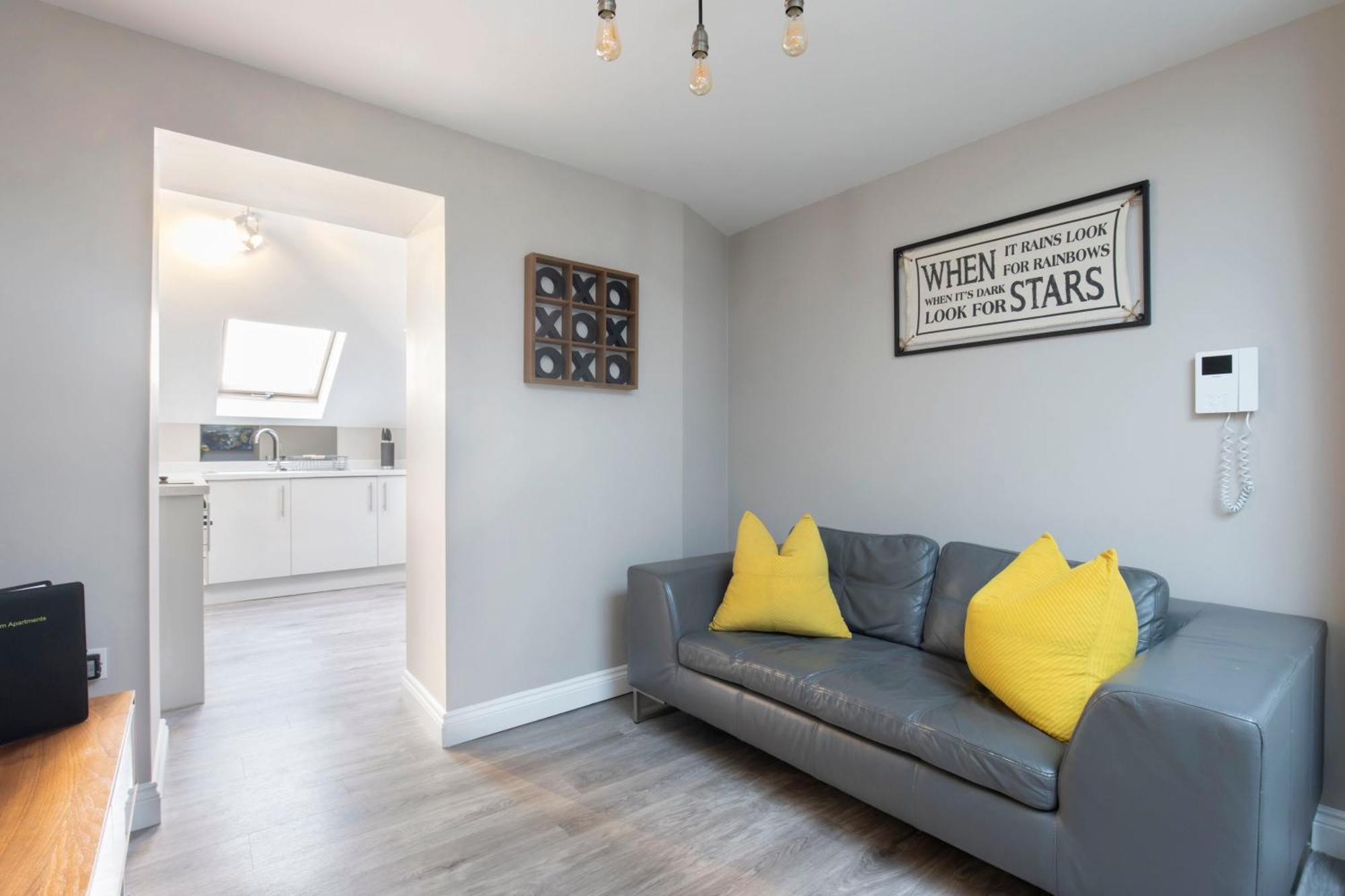 Elliot Oliver - Modern 2 Bedroom Town Centre Apartment Челтенхам Экстерьер фото