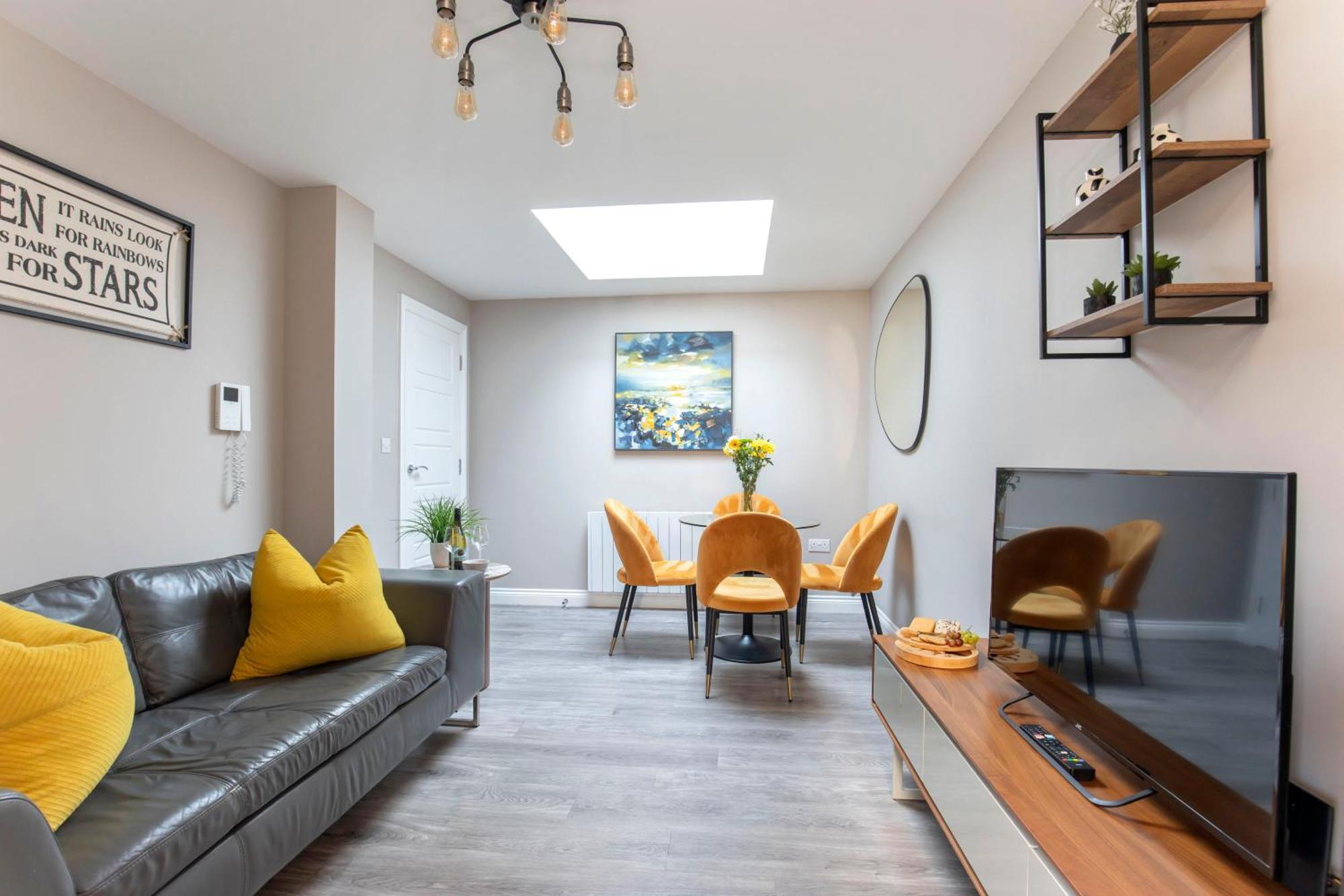 Elliot Oliver - Modern 2 Bedroom Town Centre Apartment Челтенхам Экстерьер фото