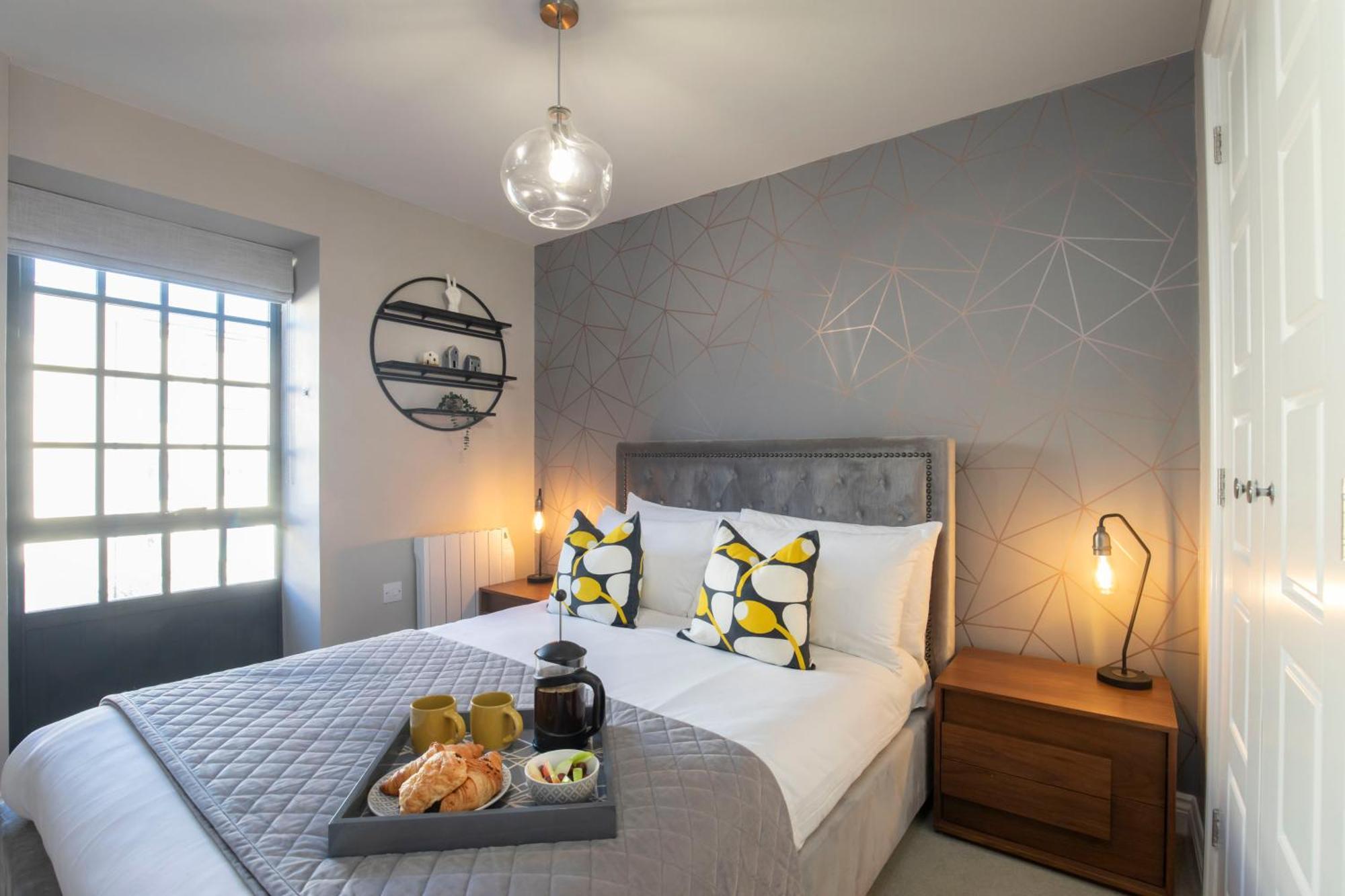 Elliot Oliver - Modern 2 Bedroom Town Centre Apartment Челтенхам Экстерьер фото