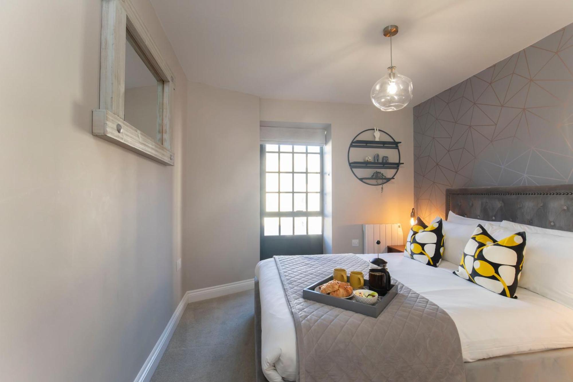 Elliot Oliver - Modern 2 Bedroom Town Centre Apartment Челтенхам Экстерьер фото