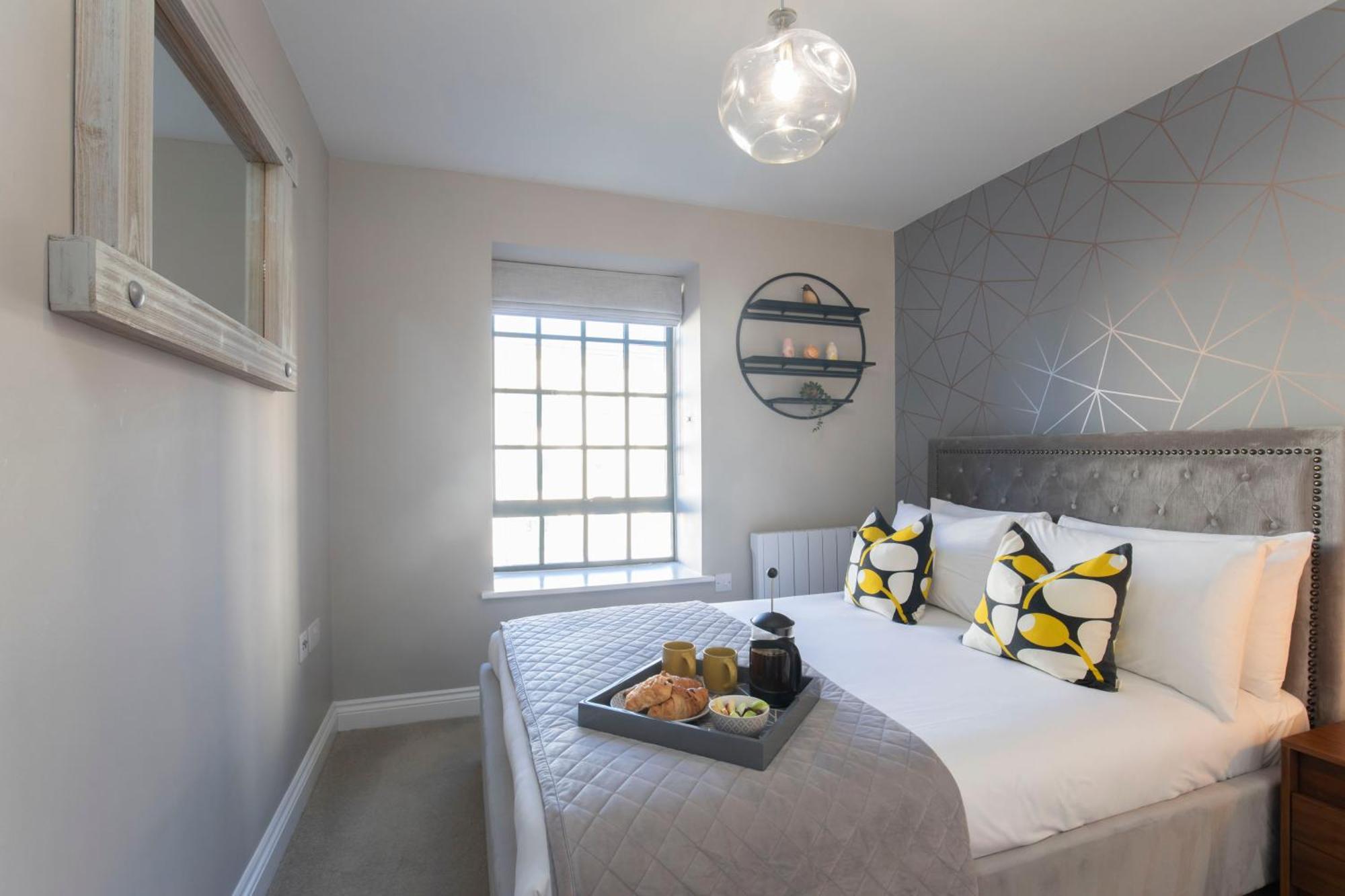 Elliot Oliver - Modern 2 Bedroom Town Centre Apartment Челтенхам Экстерьер фото