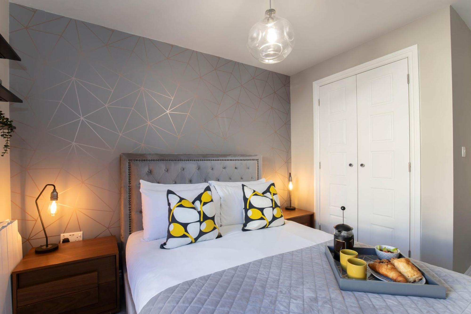 Elliot Oliver - Modern 2 Bedroom Town Centre Apartment Челтенхам Экстерьер фото