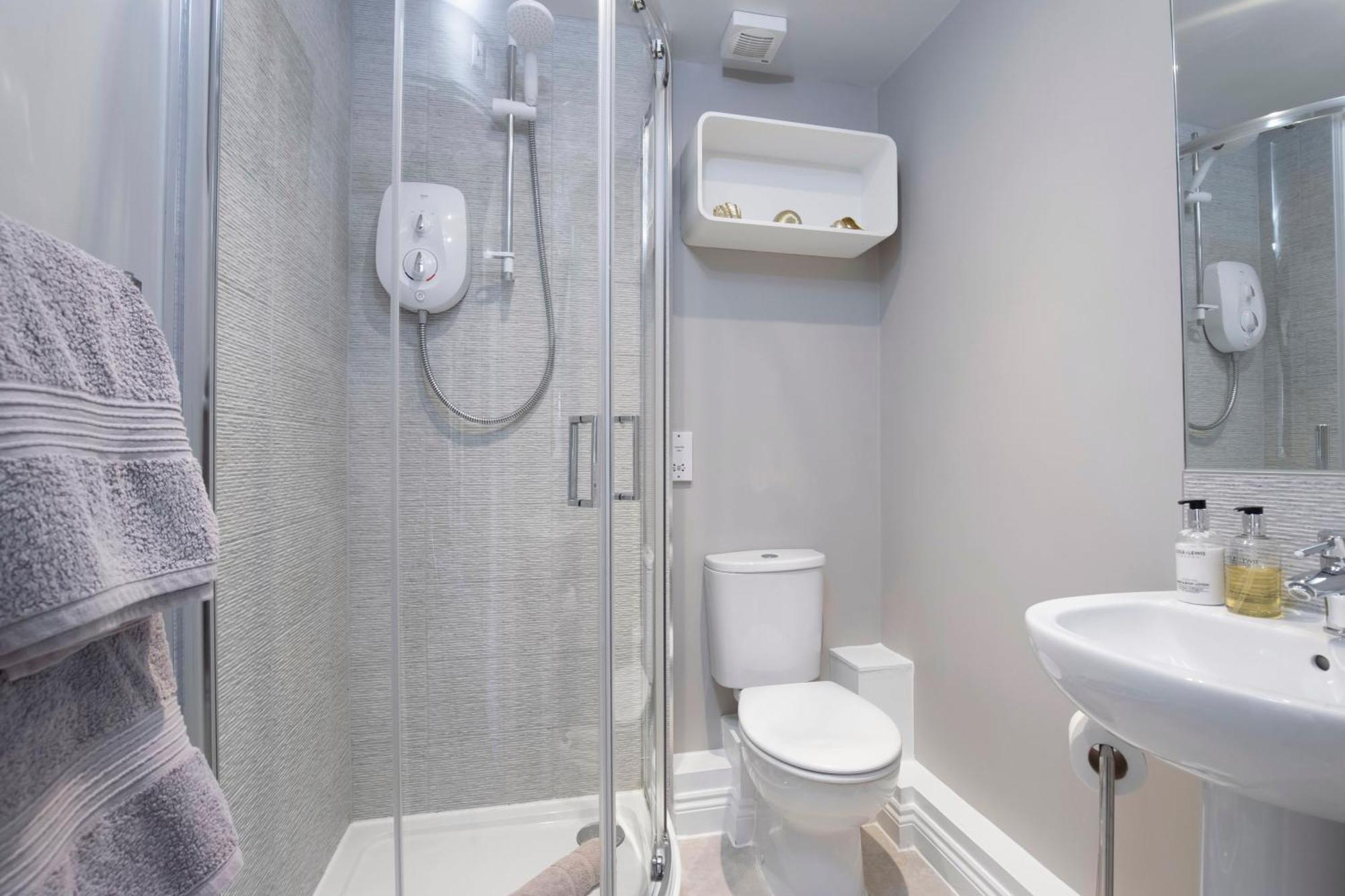 Elliot Oliver - Modern 2 Bedroom Town Centre Apartment Челтенхам Экстерьер фото